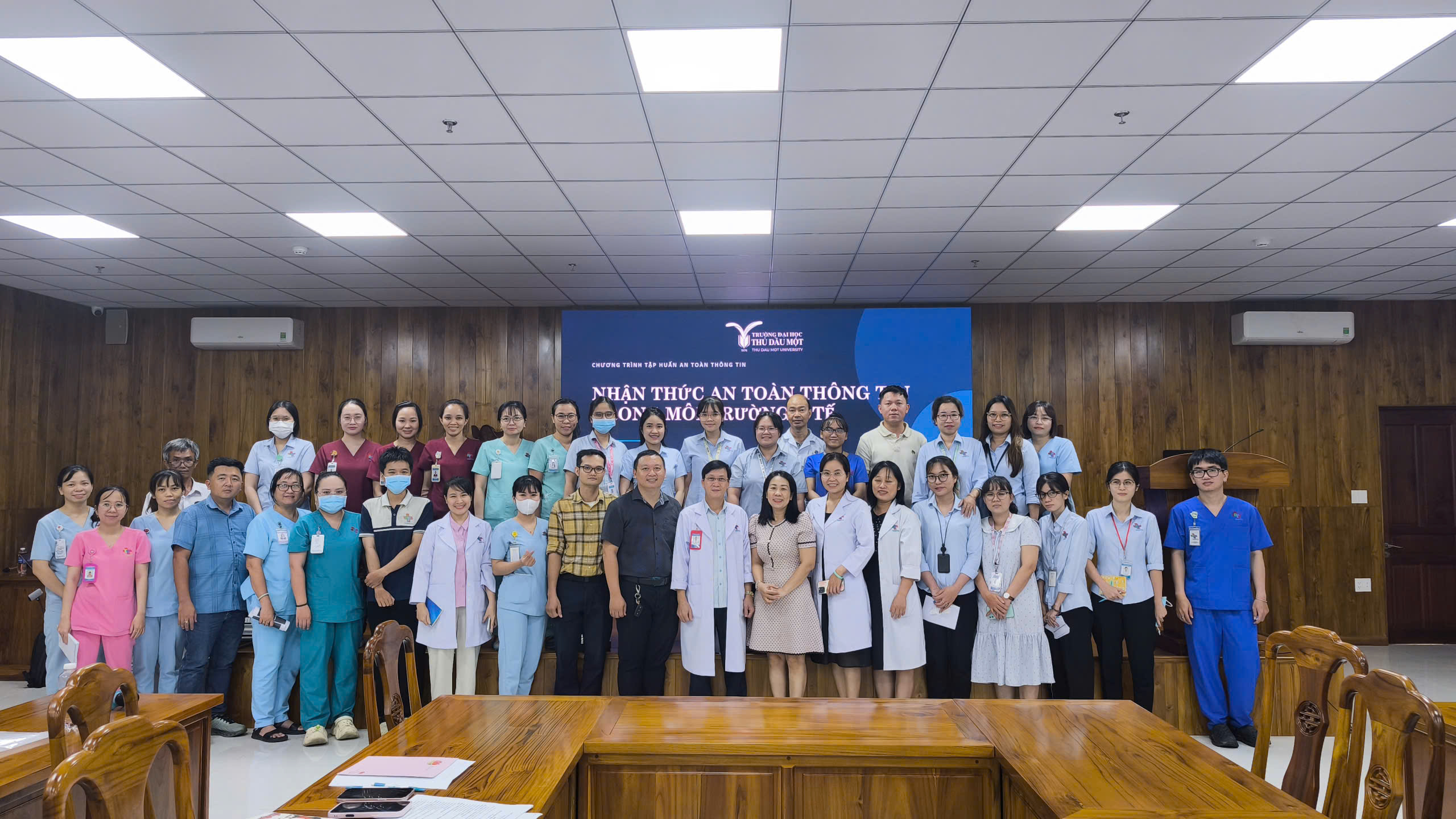 Trung tâm Chuyển đổi số tập huấn kỹ năng số cho Tổ công nghệ số cộng đồng phường Chánh Phú Hòa, hưởng ứng Ngày Chuyển đổi số quốc gia 10/10/2026