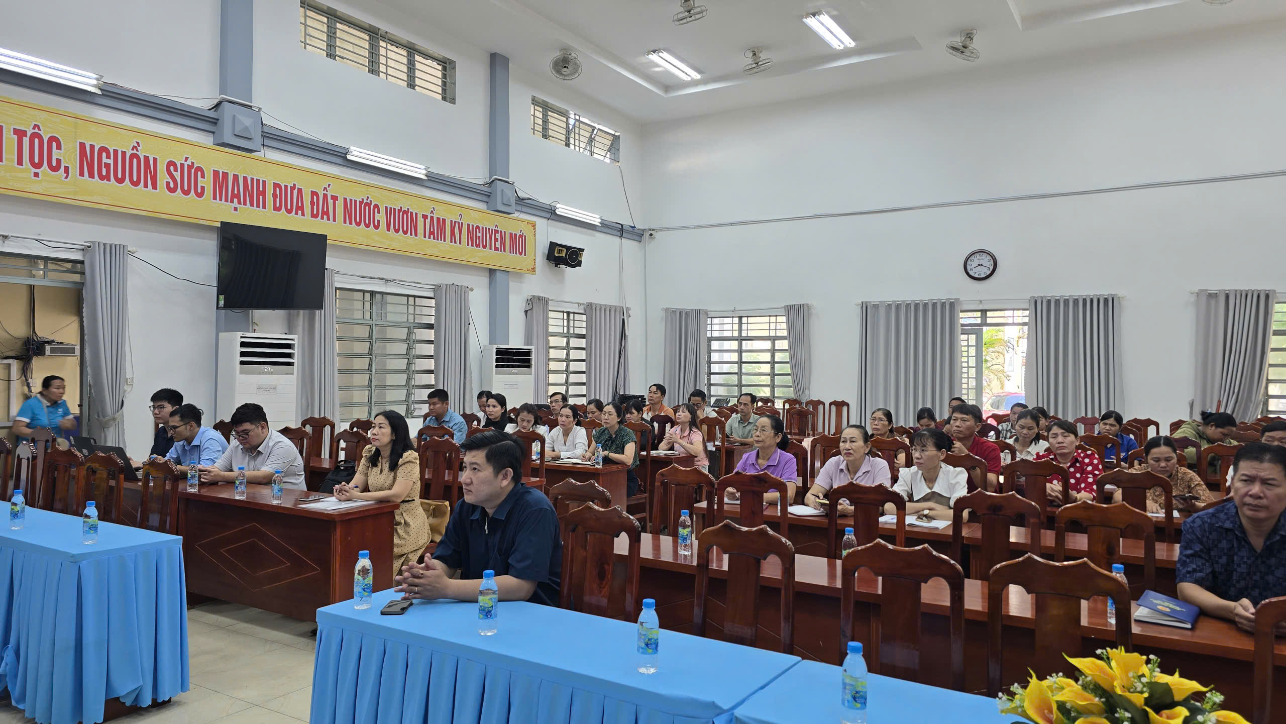Trung tâm Chuyển đổi số tập huấn kỹ năng số cho Tổ công nghệ số cộng đồng phường Chánh Phú Hòa, hưởng ứng Ngày Chuyển đổi số quốc gia 10/10/2026
